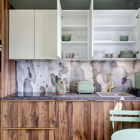 Elegant 1br With Full Kitchen & Workspace Apartment