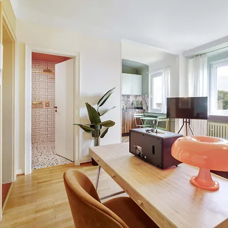 Elegant 1br With Full Kitchen & Workspace Apartment *