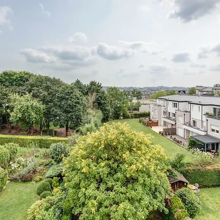 Elegant 1br With Full Kitchen & Workspace Apartment