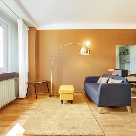 Elegant 1br With Full Kitchen & Workspace Apartment